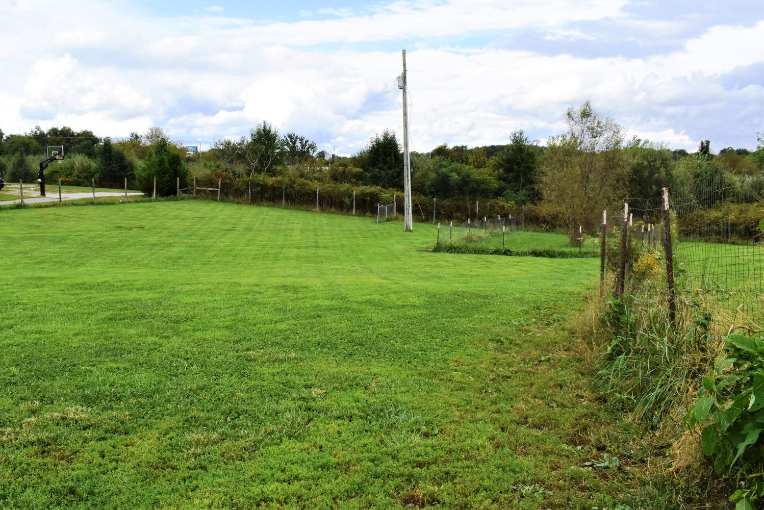 Bed & Biscuit: 153 Fence Ln, Crossville, TN 38571